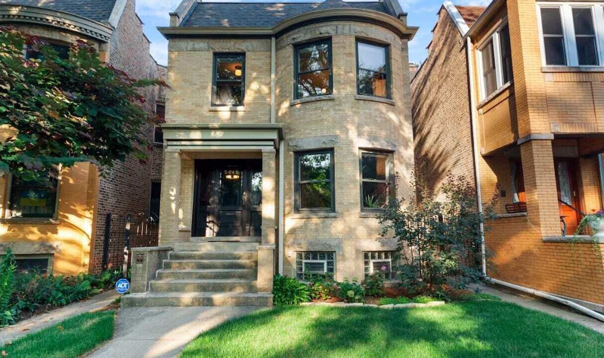 Photo of Outdoor in Wrigleyville