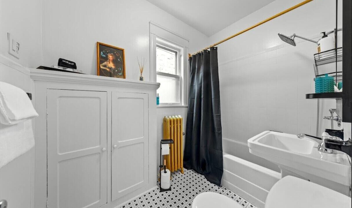 Photo of Bathroom in Wrigleyville