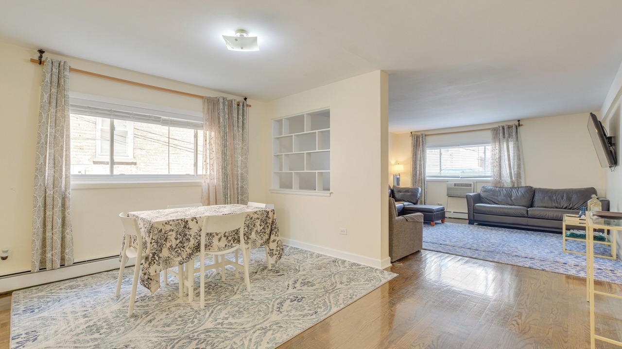Photo of Livingroom in Skokie