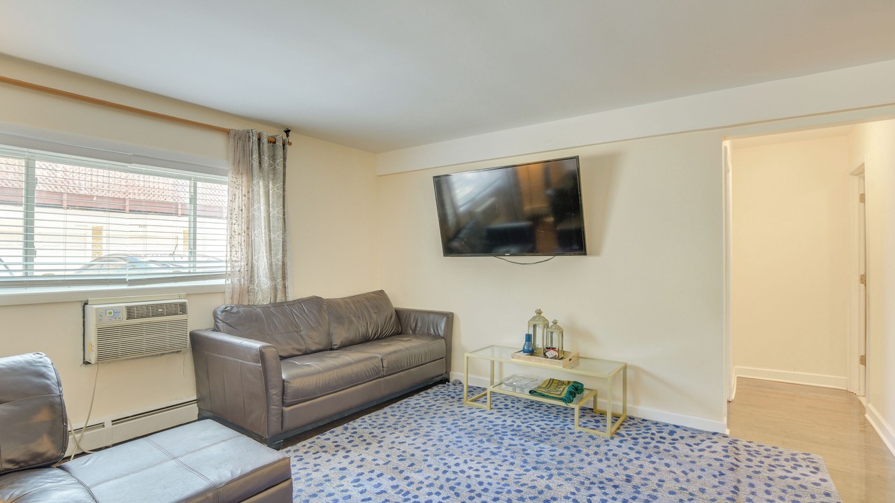 Photo of Livingroom in Skokie