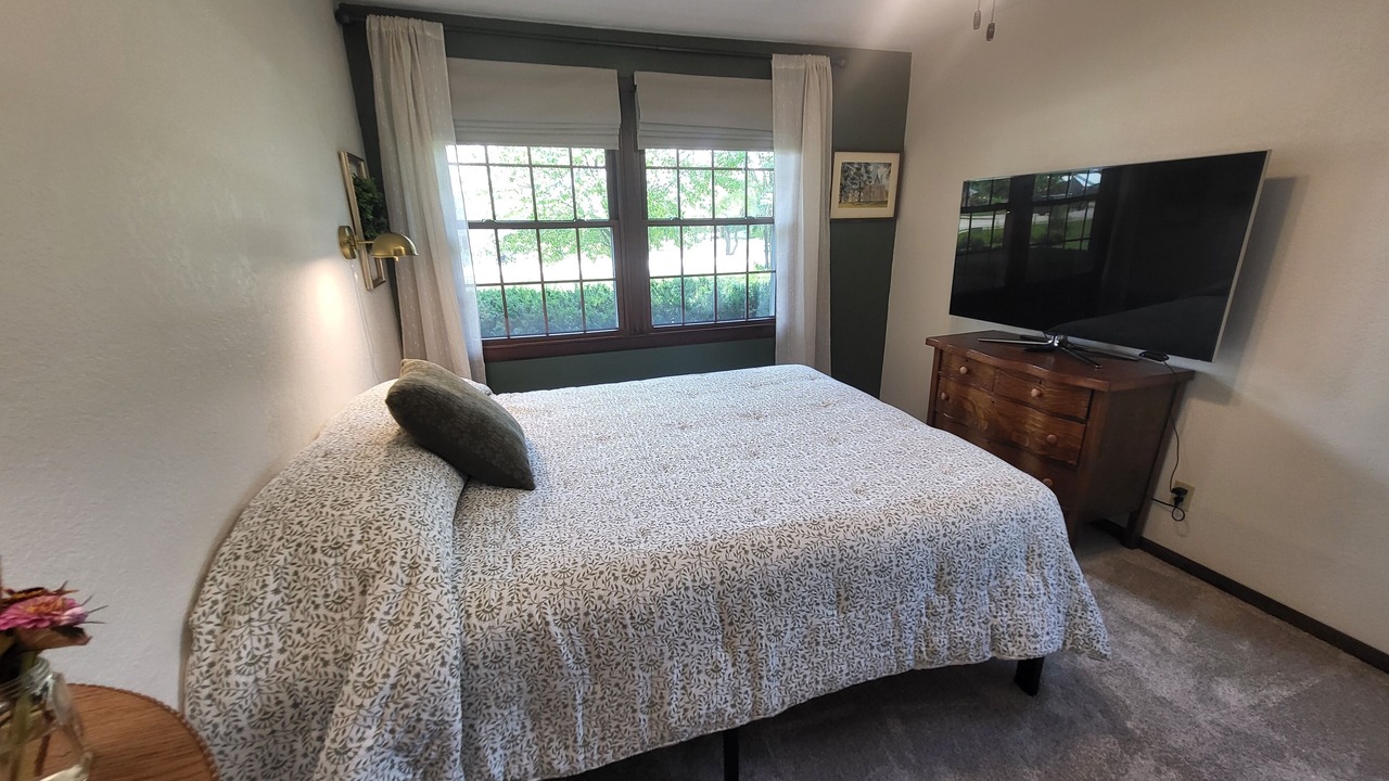 Photo of Bedroom in Groveland