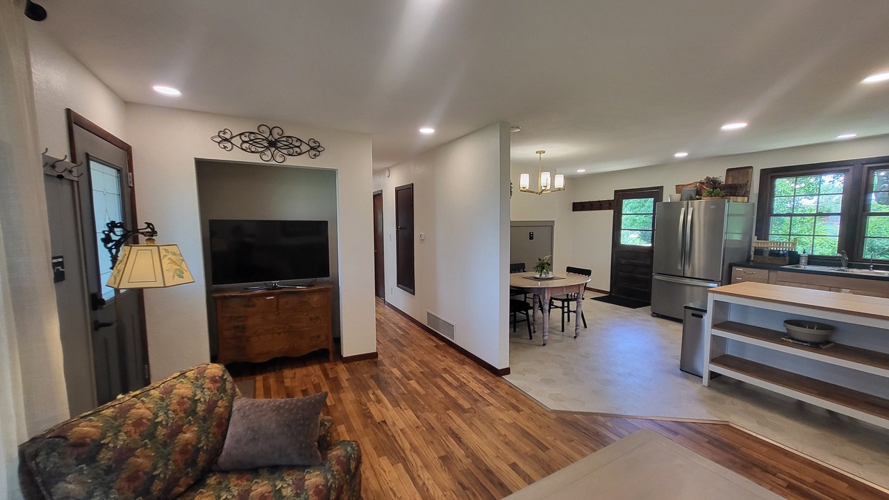 Photo of Livingroom in Groveland