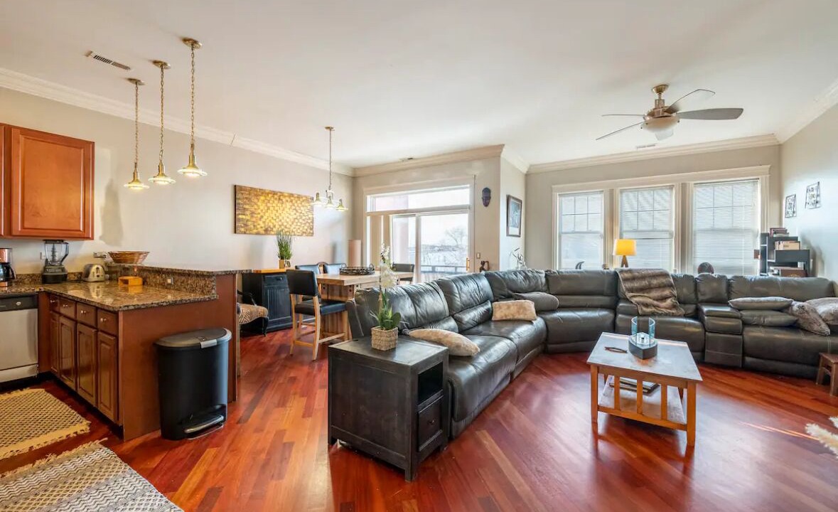 Photo of Livingroom in Kenwood