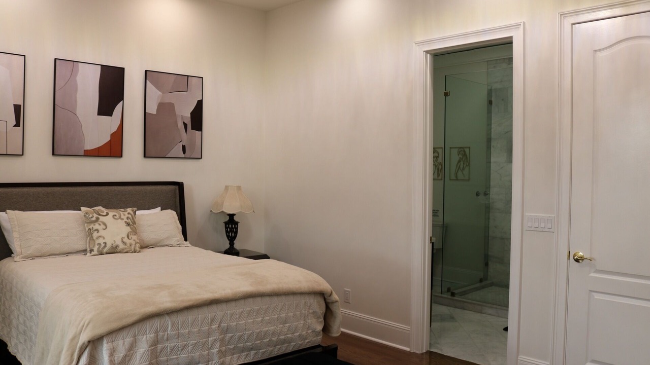 Photo of Bathroom in Metropolis