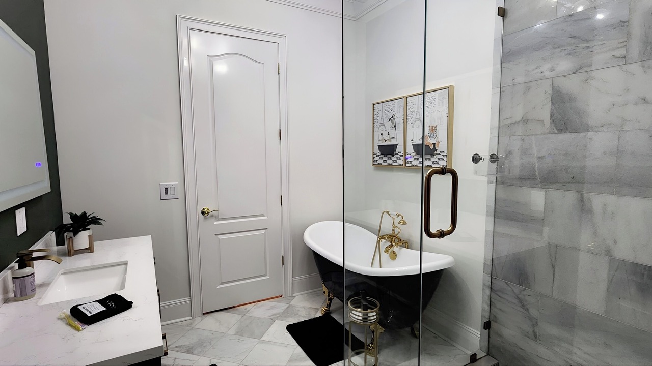 Photo of Bathroom in Metropolis