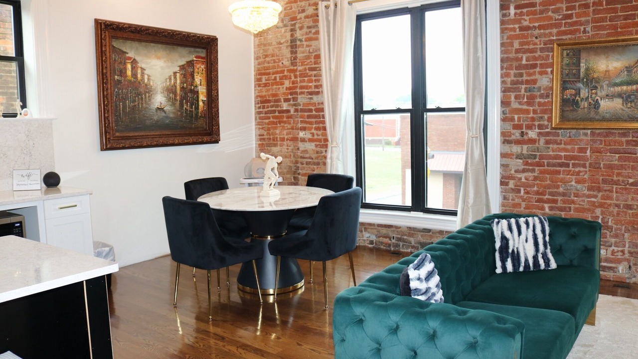 Photo of Livingroom in Metropolis
