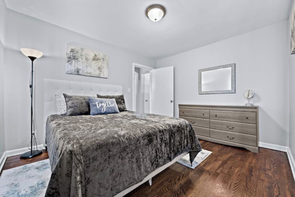 Photo of Bedroom in Waukegan