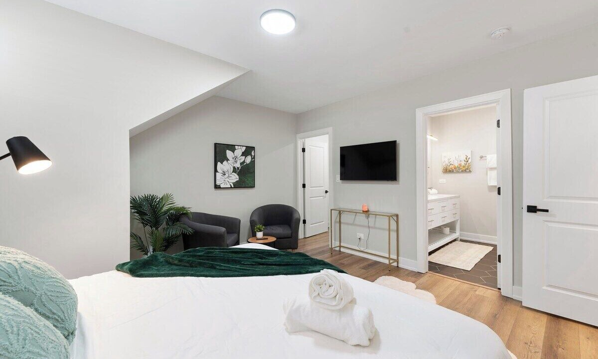 Photo of Bedroom in Lower West Side