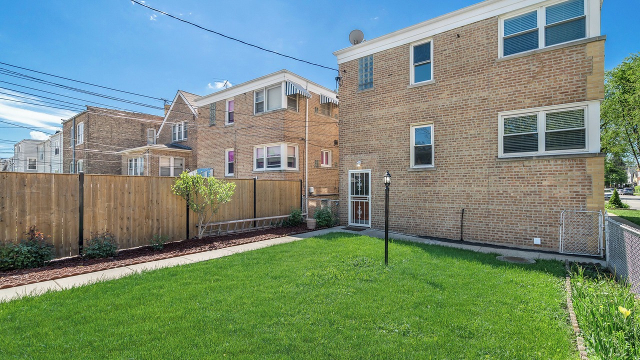 Photo of Outdoor in Belmont Cragin