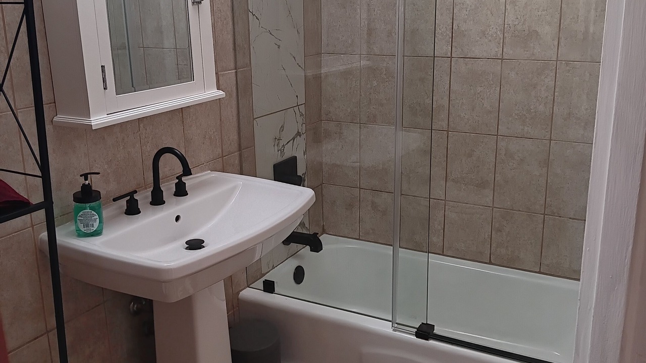 Photo of Bathroom in Garfield Ridge