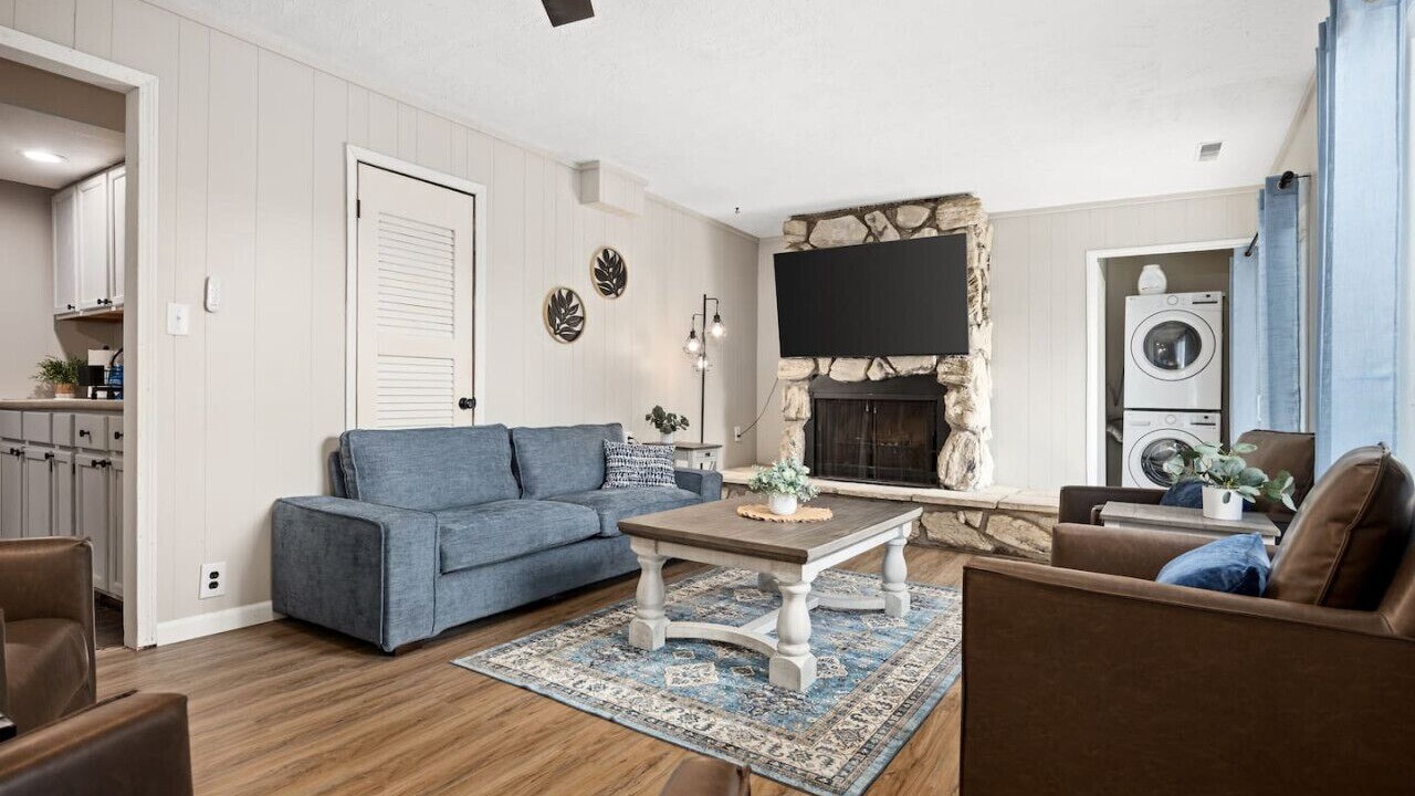 Photo of Livingroom in Groveland