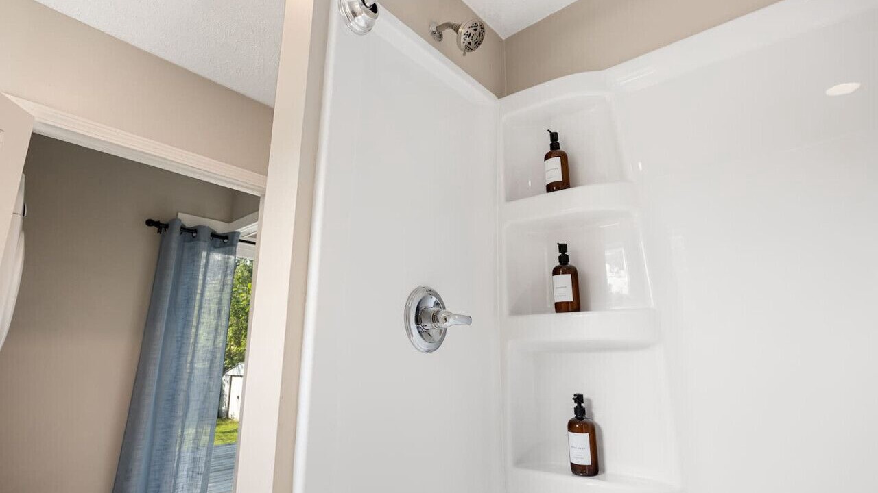 Photo of Bathroom in Groveland
