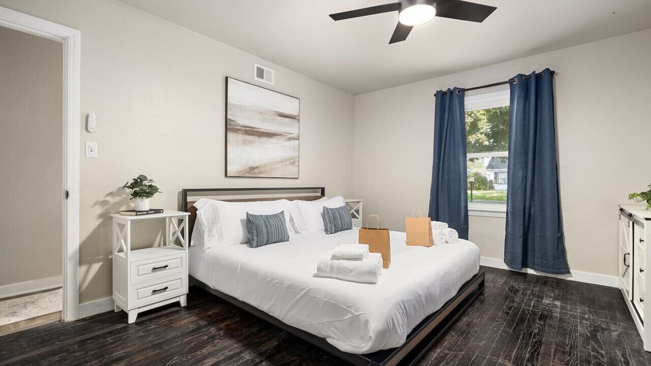 Photo of Bedroom in Groveland