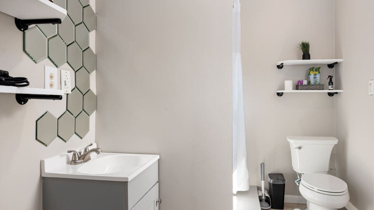 Photo of Bathroom in Groveland