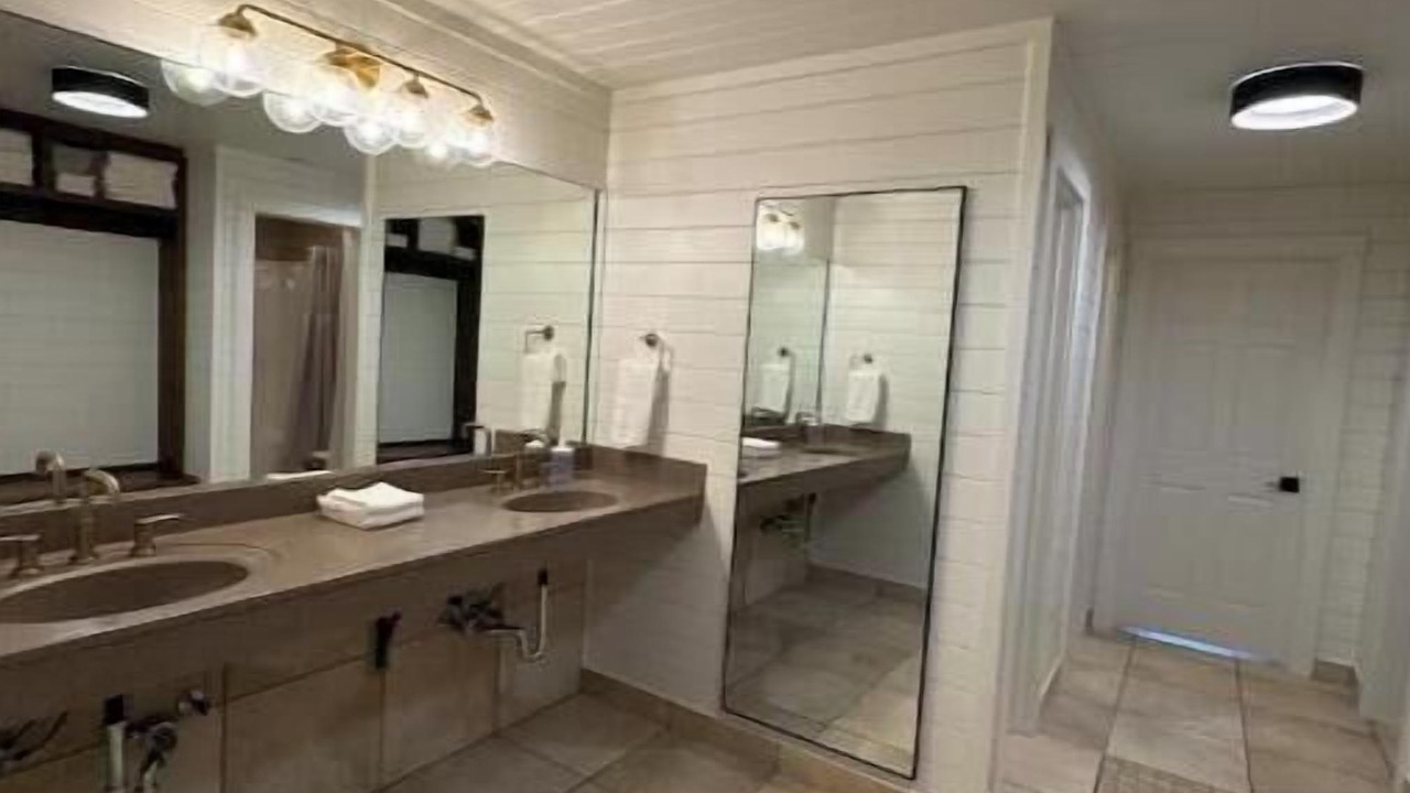 Photo of Bathroom in Laura
