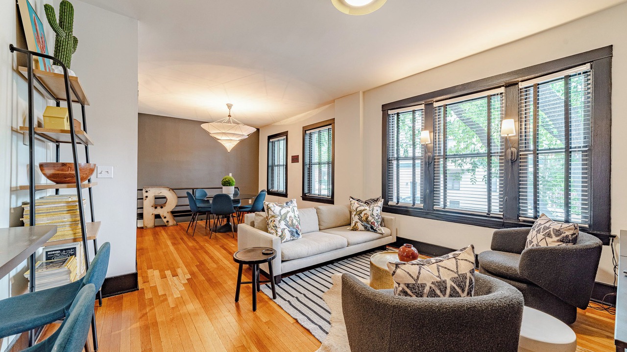 Photo of Livingroom in North Center