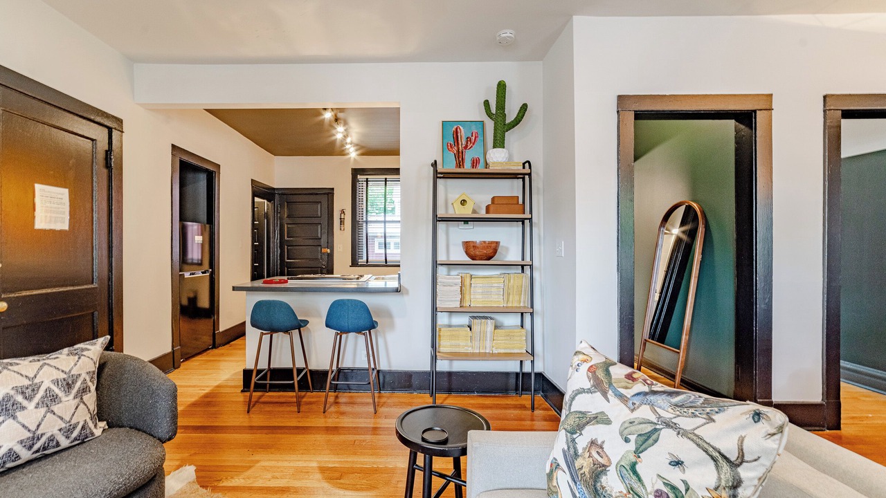 Photo of Livingroom in North Center
