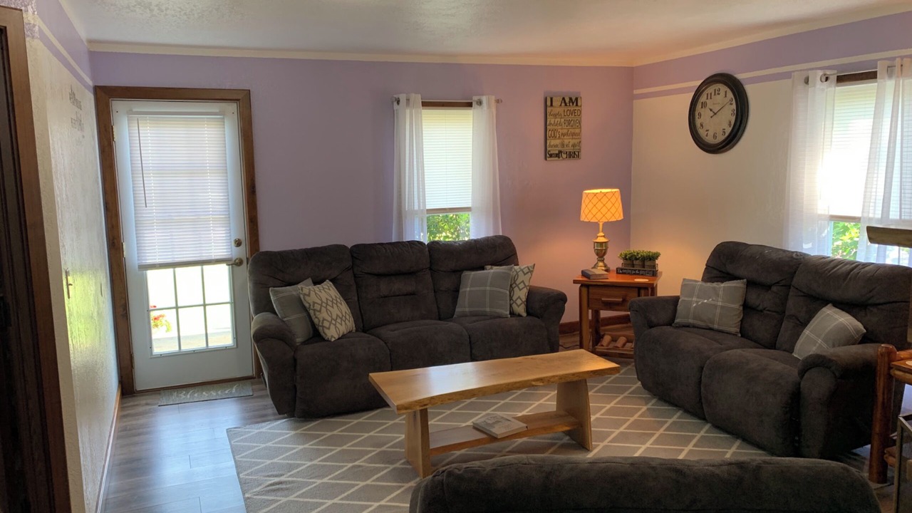 Photo of Livingroom in Flat Rock