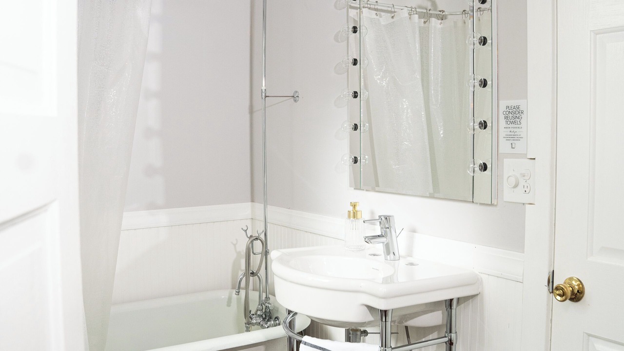 Photo of Bathroom in Oak Park