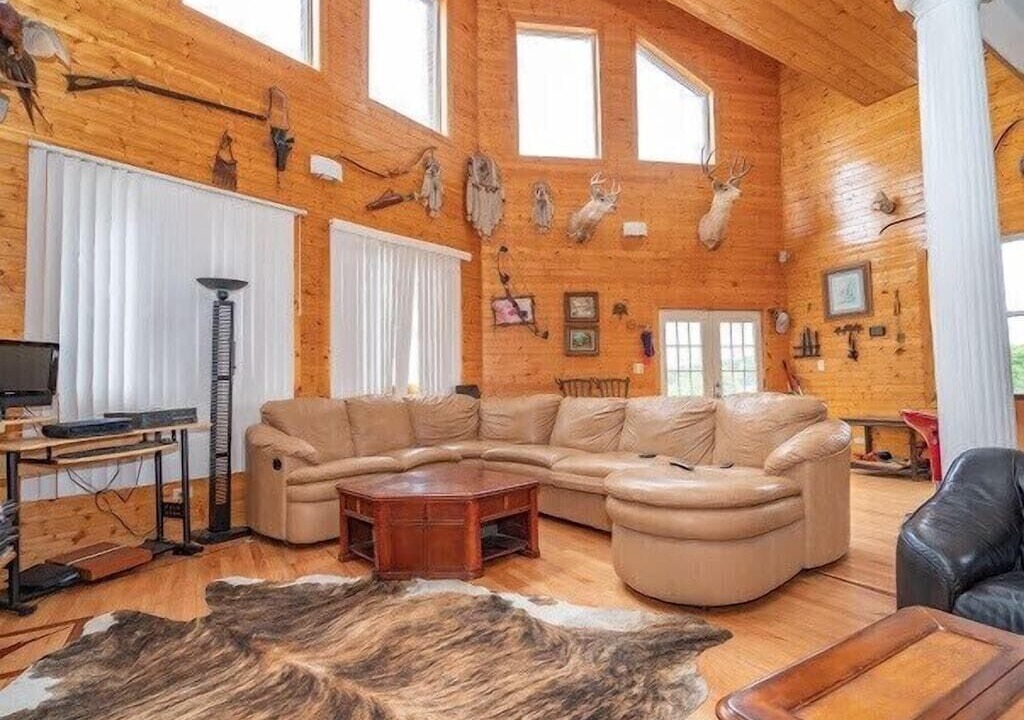Photo of Livingroom in Newton