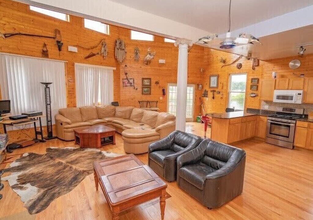 Photo of Livingroom in Newton