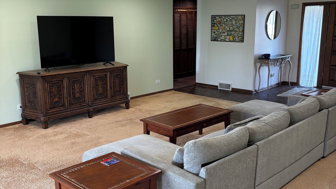 Photo of Livingroom in McHenry