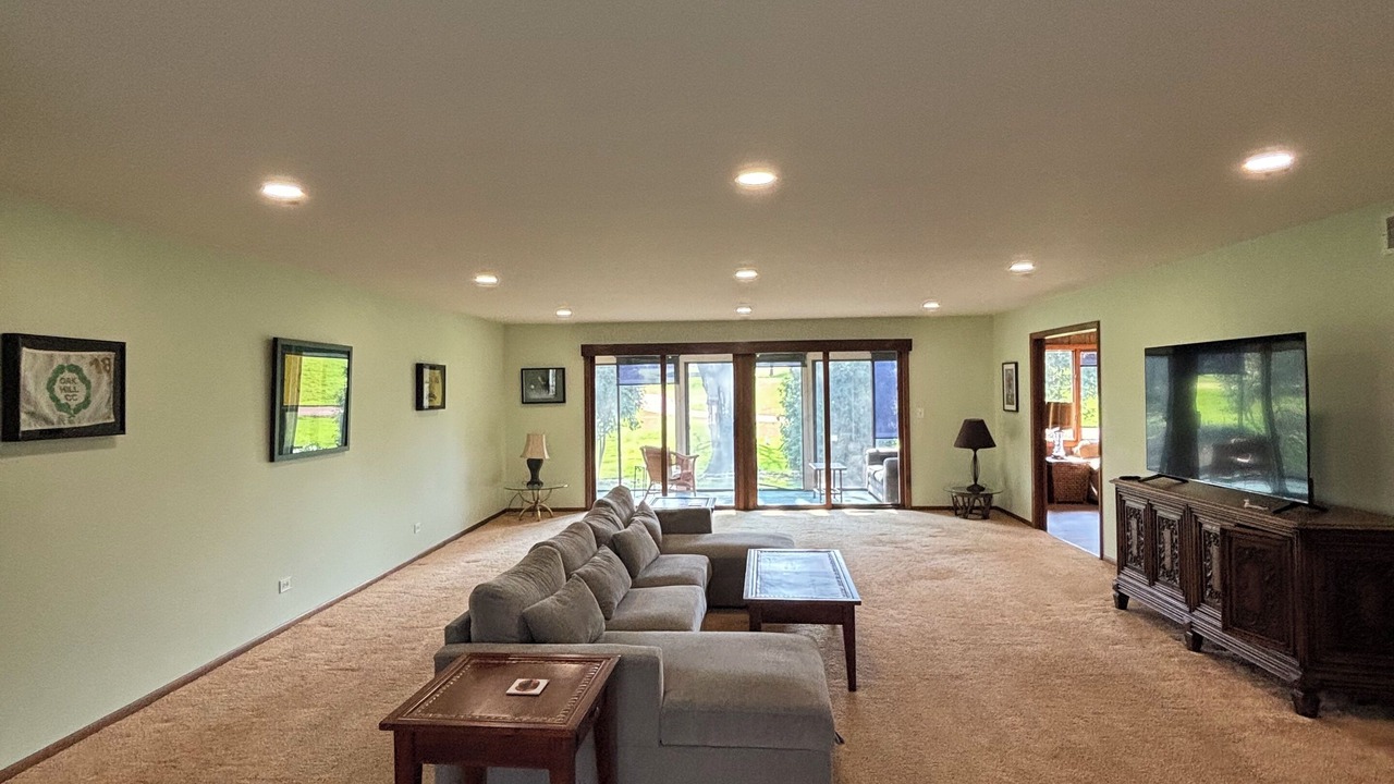 Photo of Livingroom in McHenry