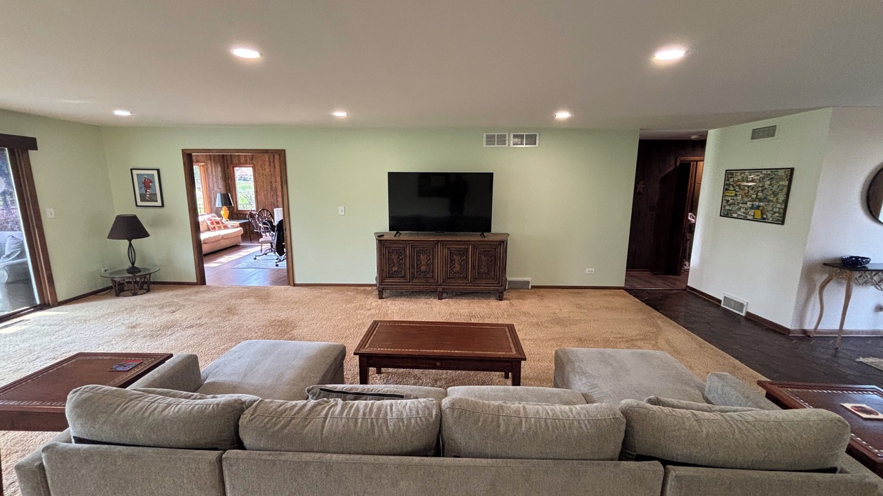 Photo of Livingroom in McHenry