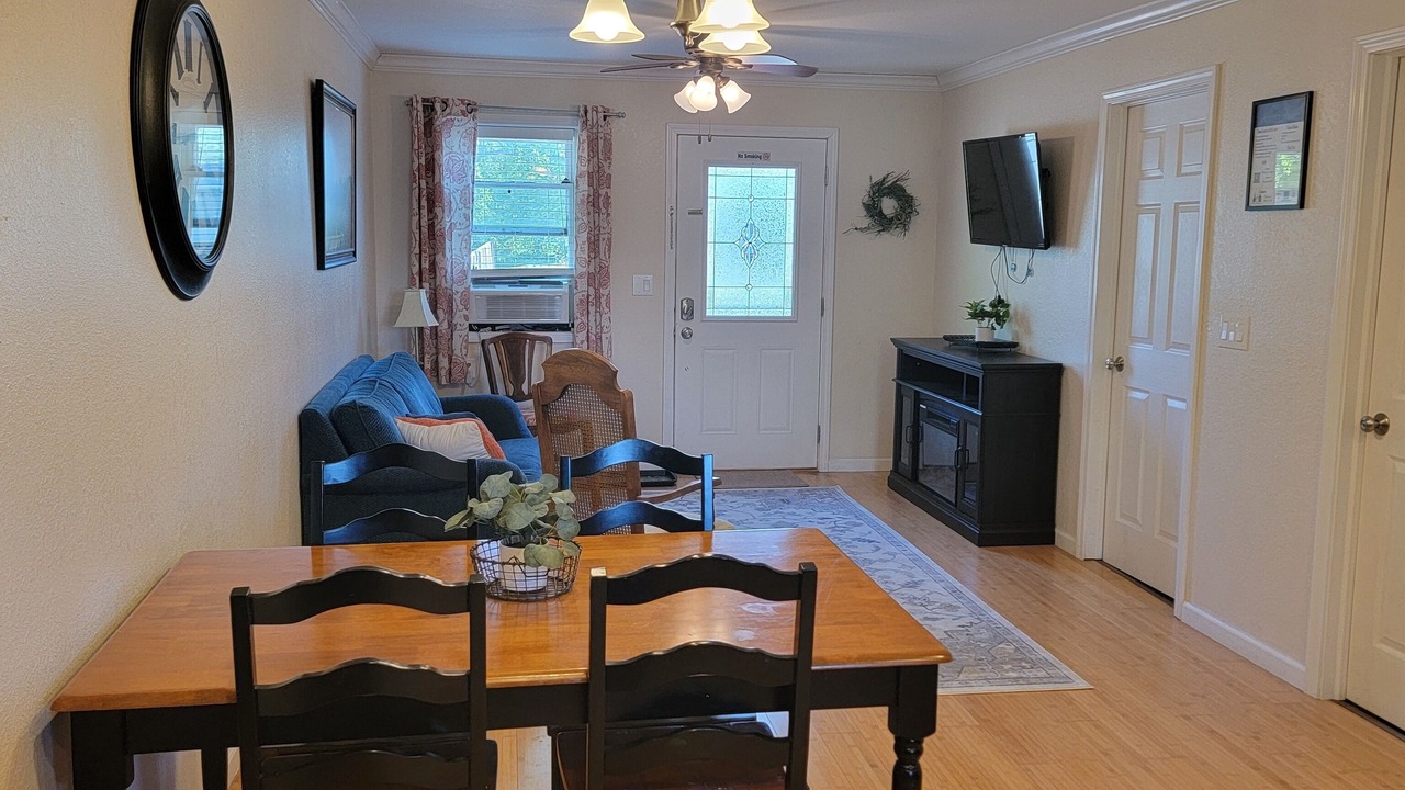 Photo of Livingroom in Nauvoo