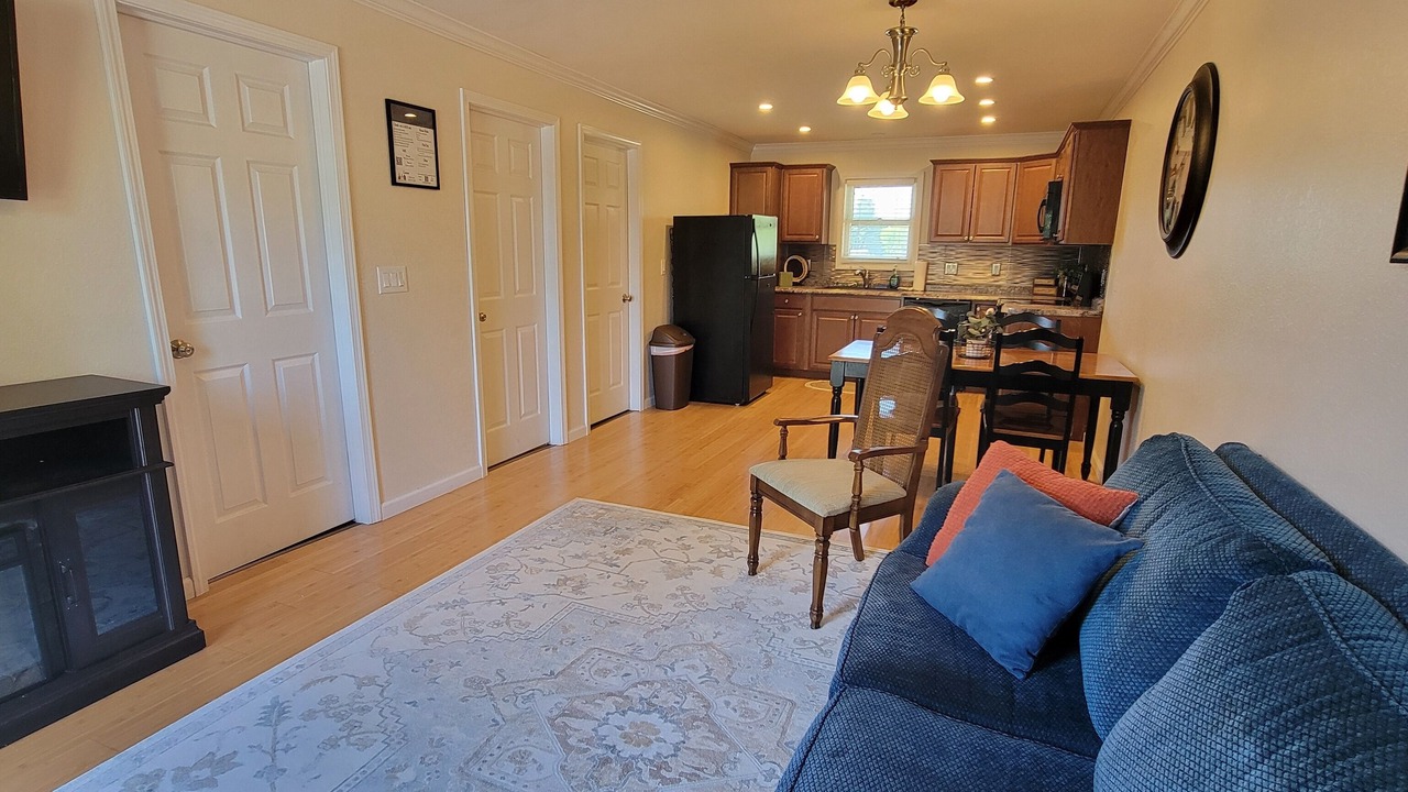 Photo of Livingroom in Nauvoo