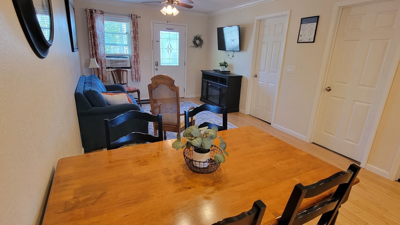 Photo of Livingroom in Nauvoo