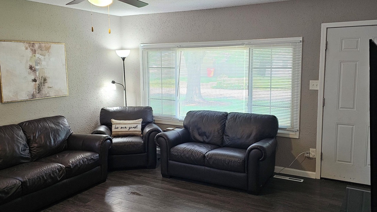 Photo of Livingroom in Champaign