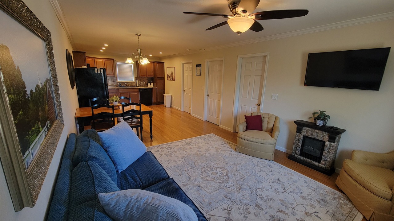 Photo of Livingroom in Nauvoo