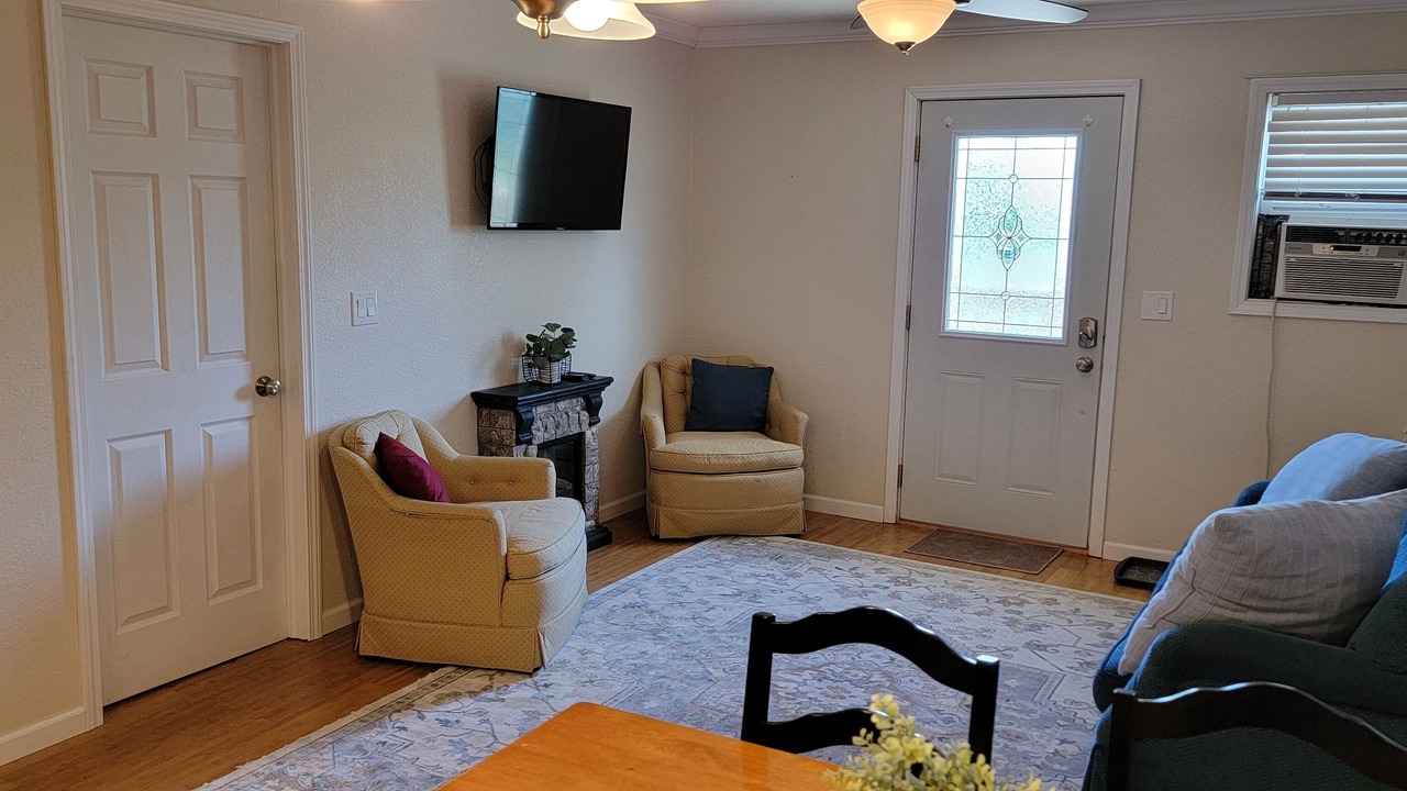 Photo of Livingroom in Nauvoo
