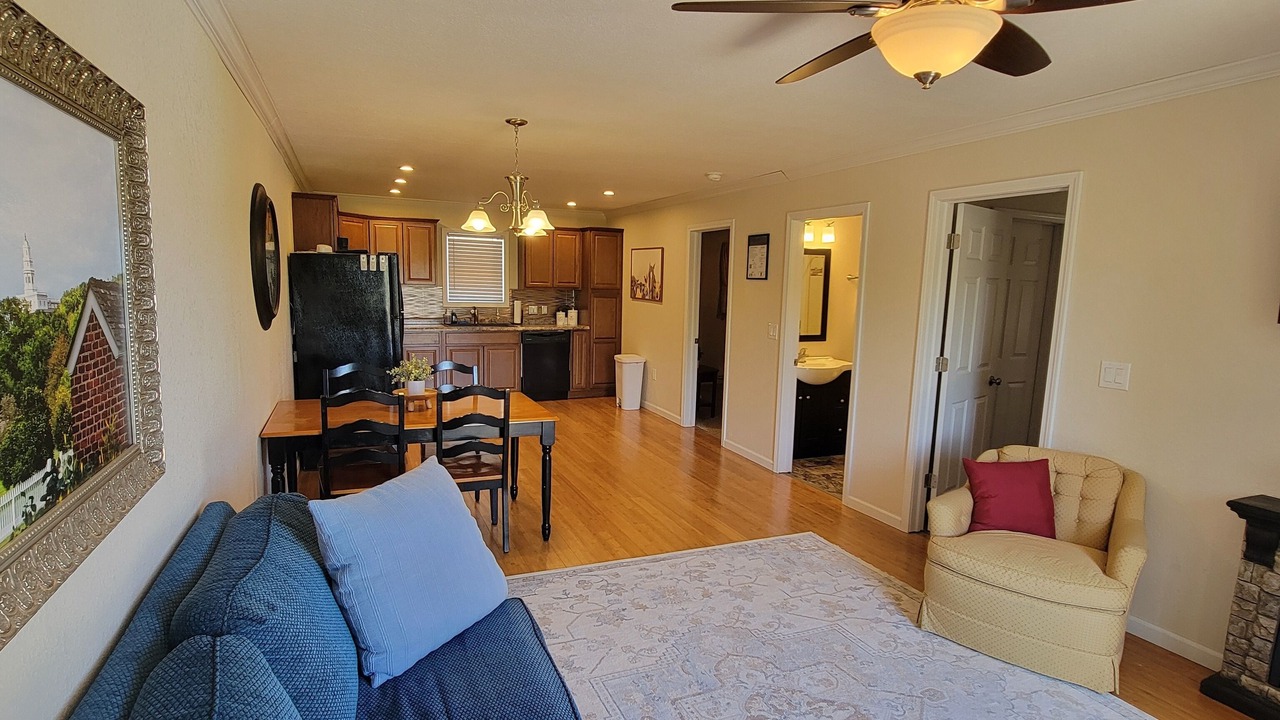 Photo of Livingroom in Nauvoo