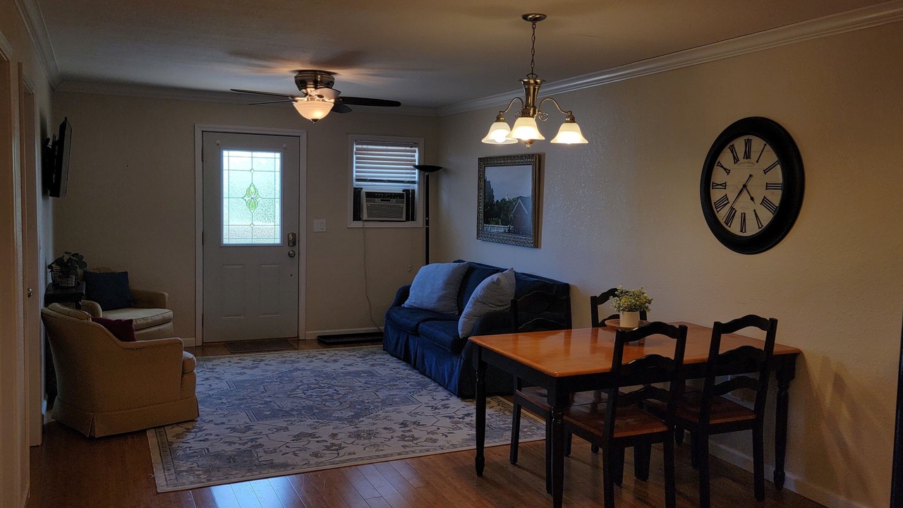 Photo of Livingroom in Nauvoo