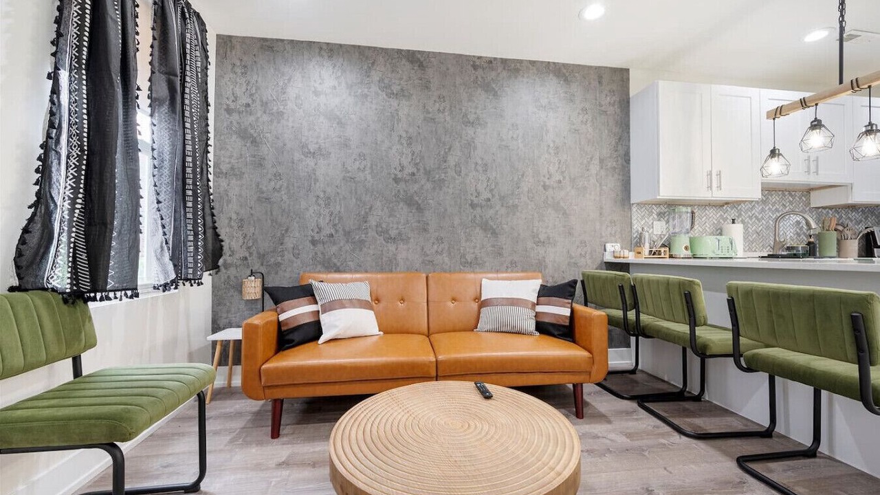 Photo of Livingroom in Little Village