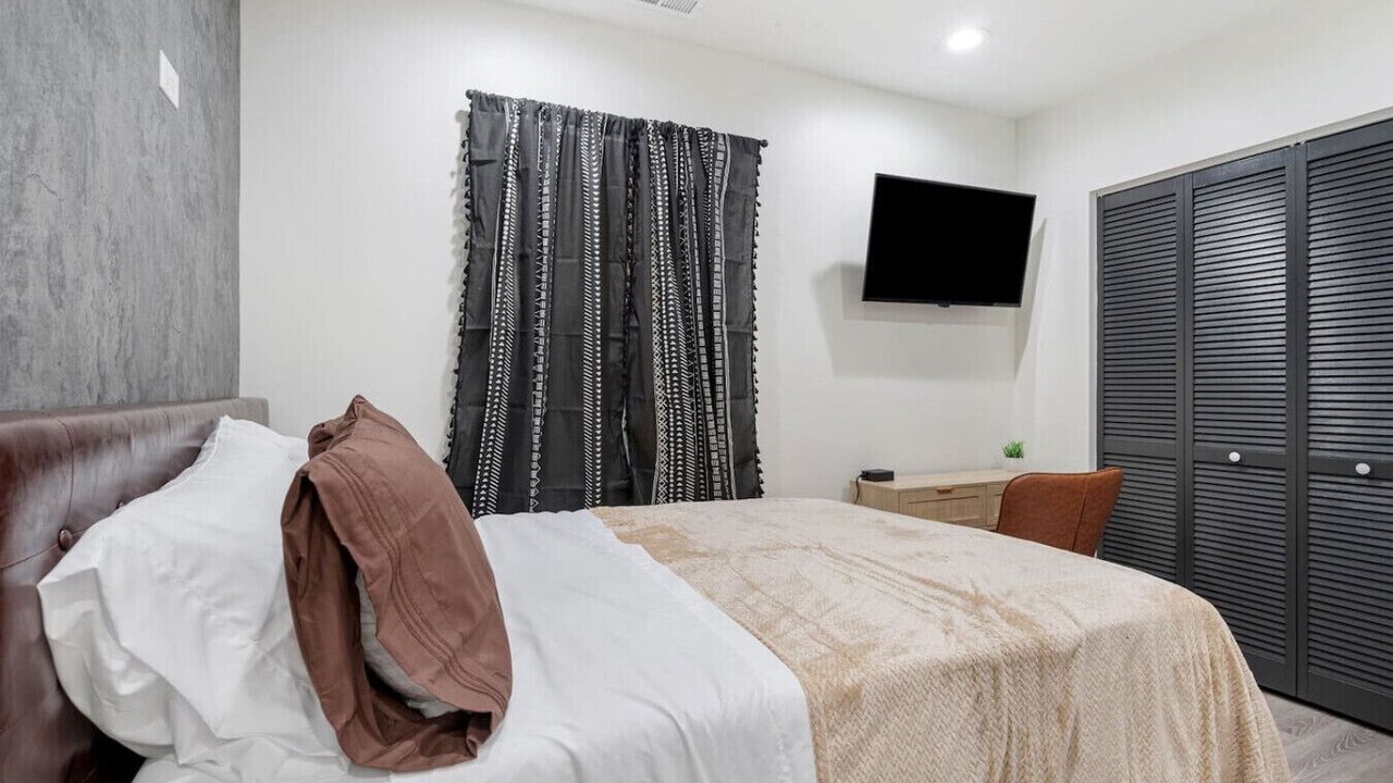 Photo of Bedroom in Little Village
