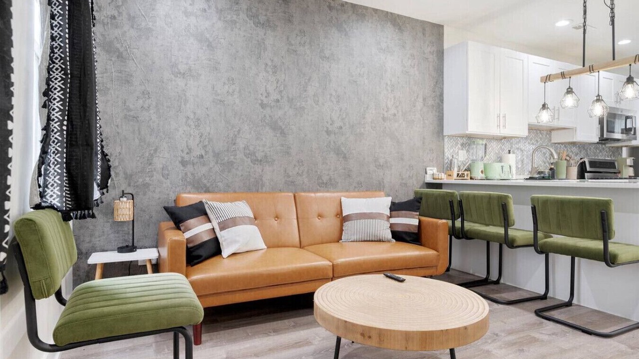Photo of Livingroom in Little Village