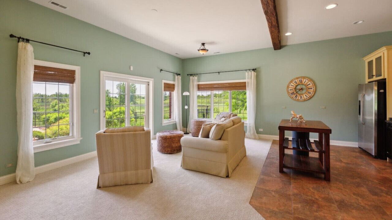 Photo of Livingroom in South Elgin