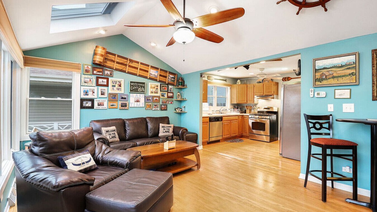 Photo of Livingroom in Fox Lake