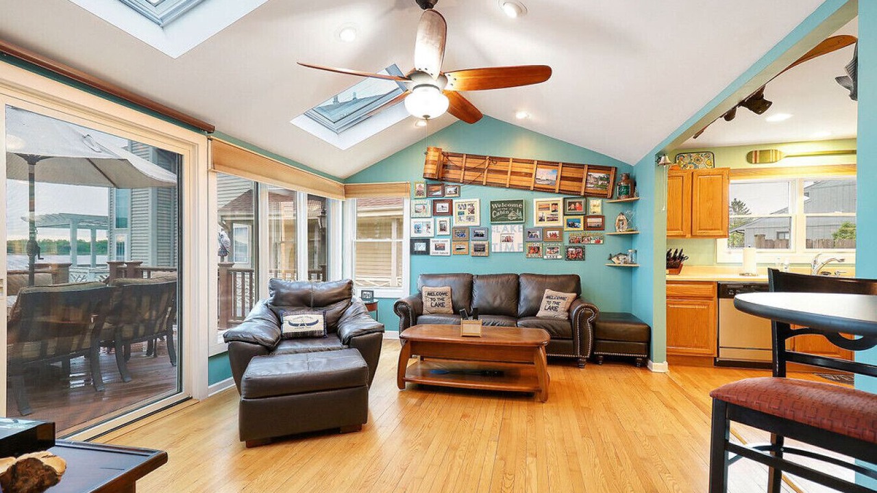 Photo of Livingroom in Fox Lake