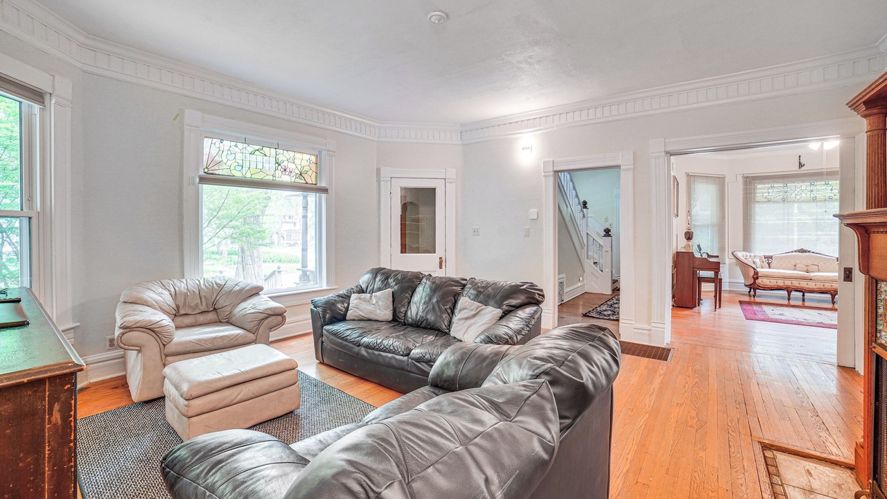 Photo of Livingroom in Champaign