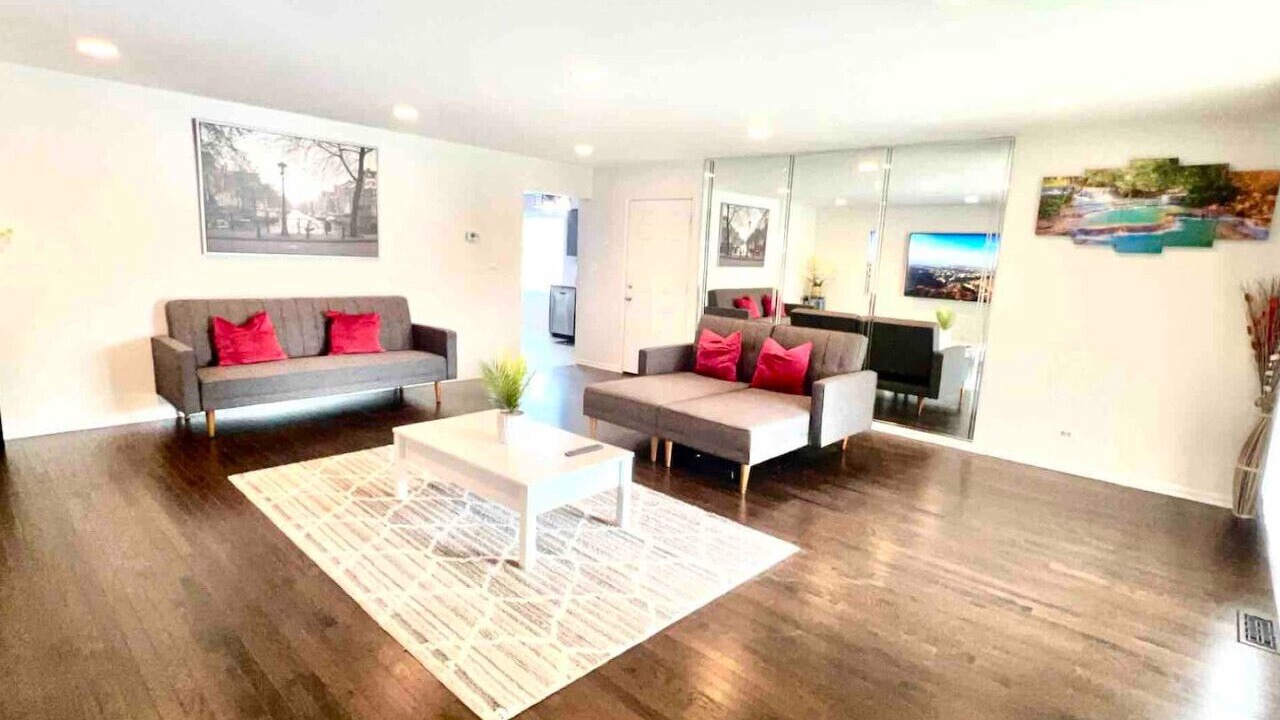 Photo of Livingroom in Elmhurst
