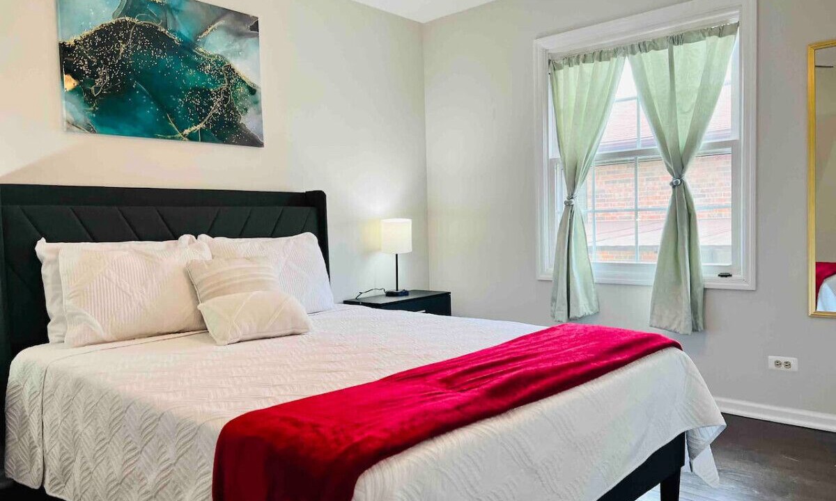Photo of Bedroom in Elmhurst