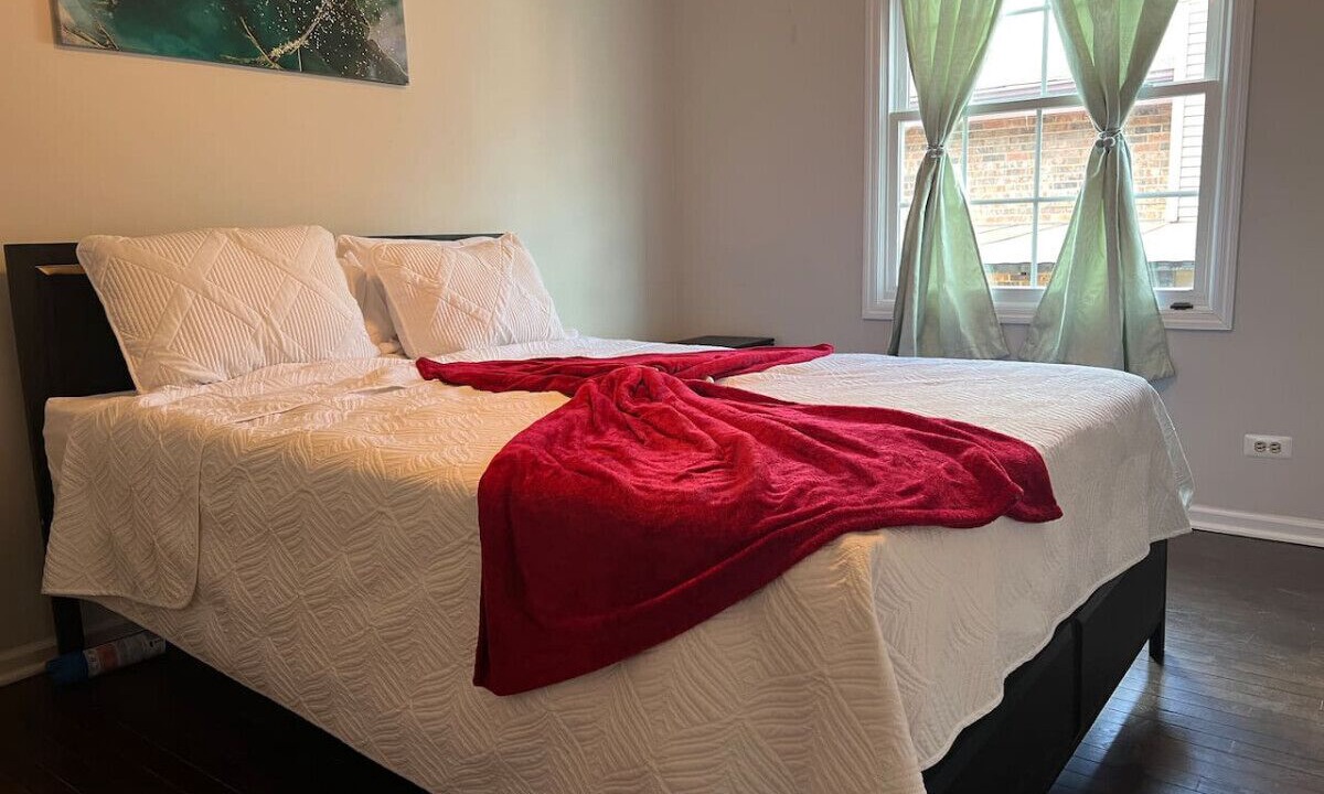 Photo of Bedroom in Elmhurst