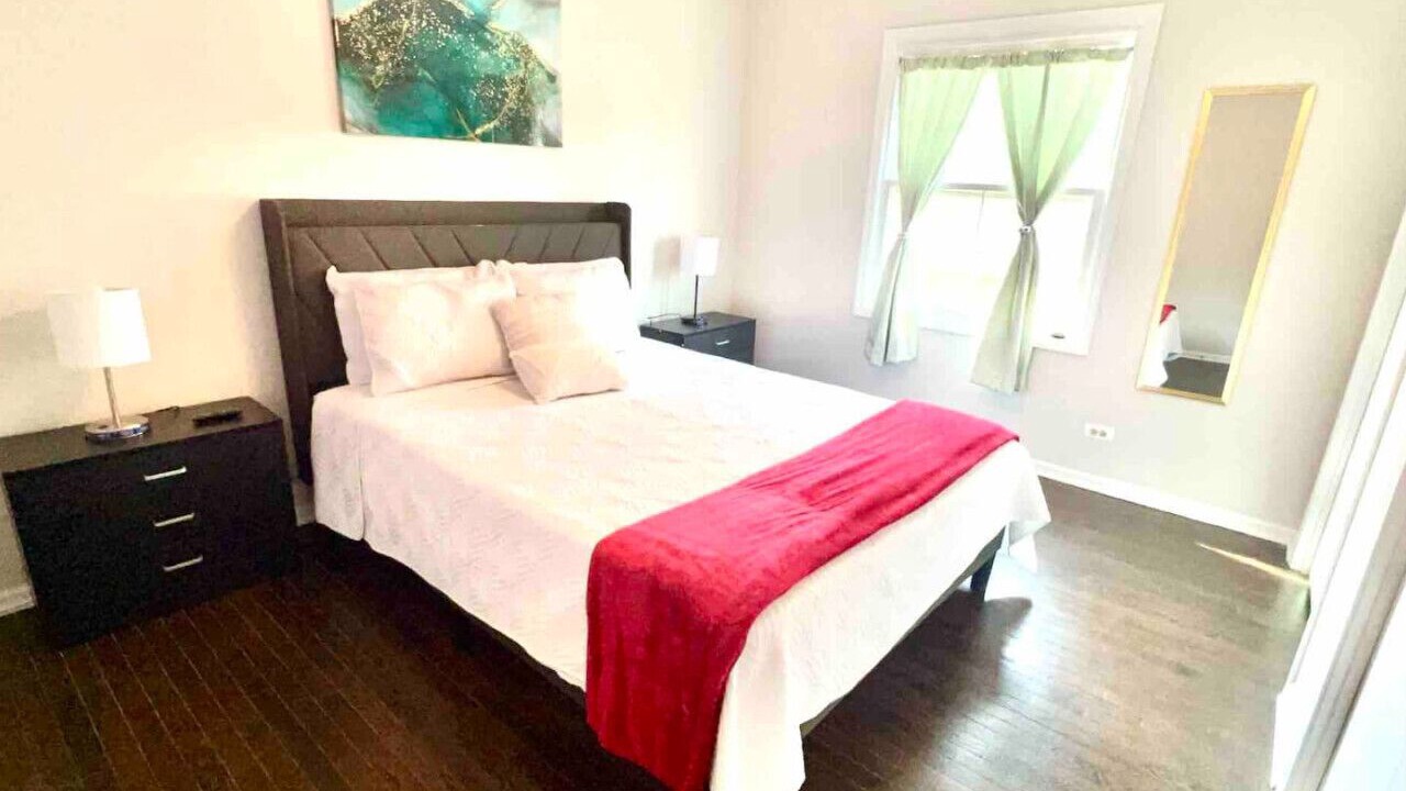 Photo of Bedroom in Elmhurst