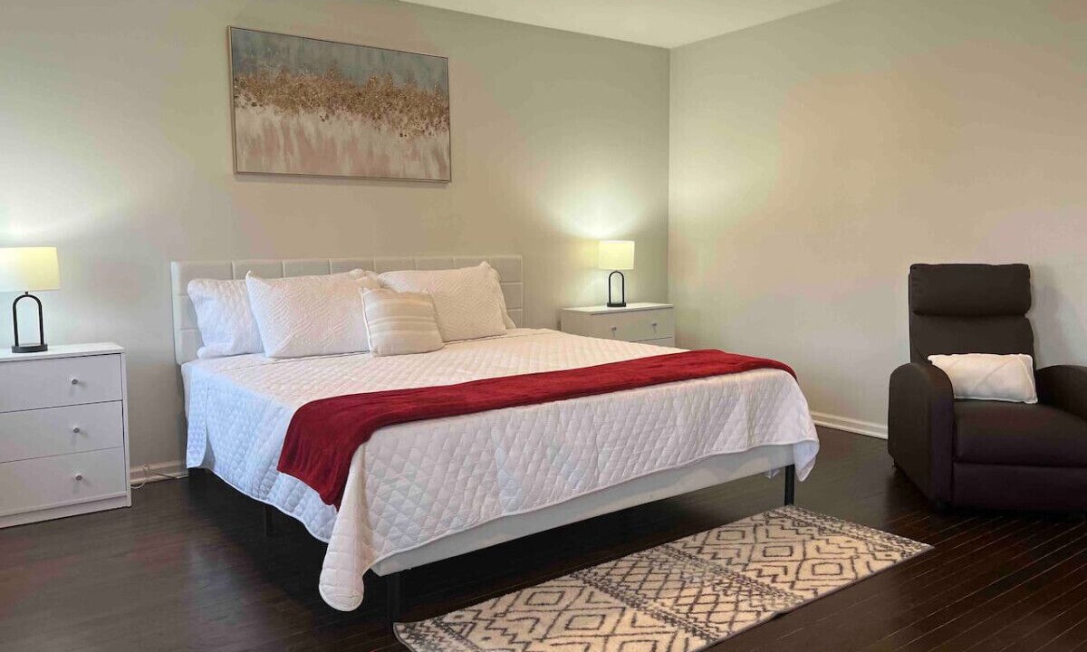 Photo of Bedroom in Elmhurst