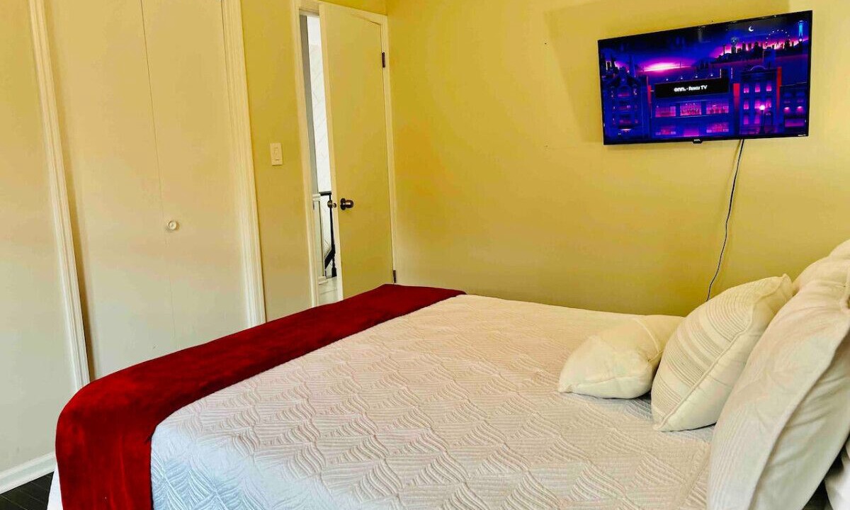 Photo of Bedroom in Elmhurst