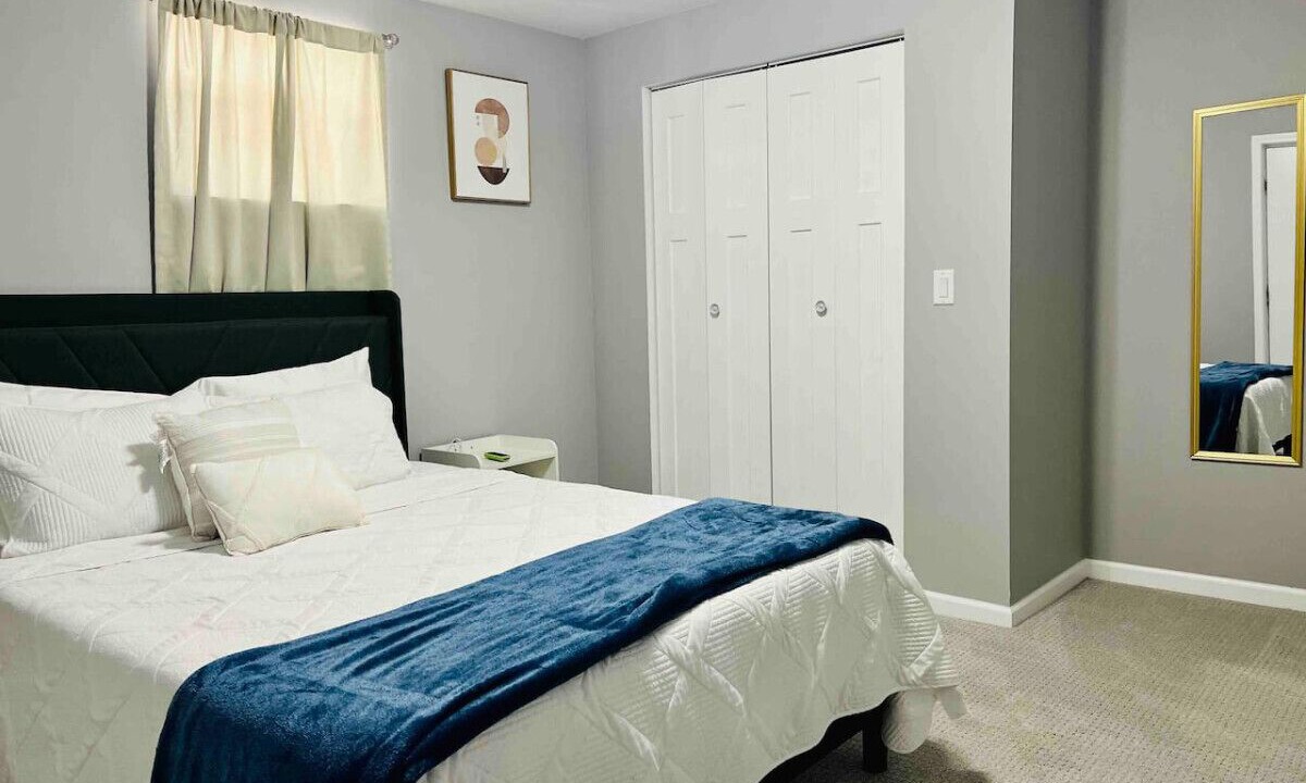 Photo of Bedroom in Elmhurst